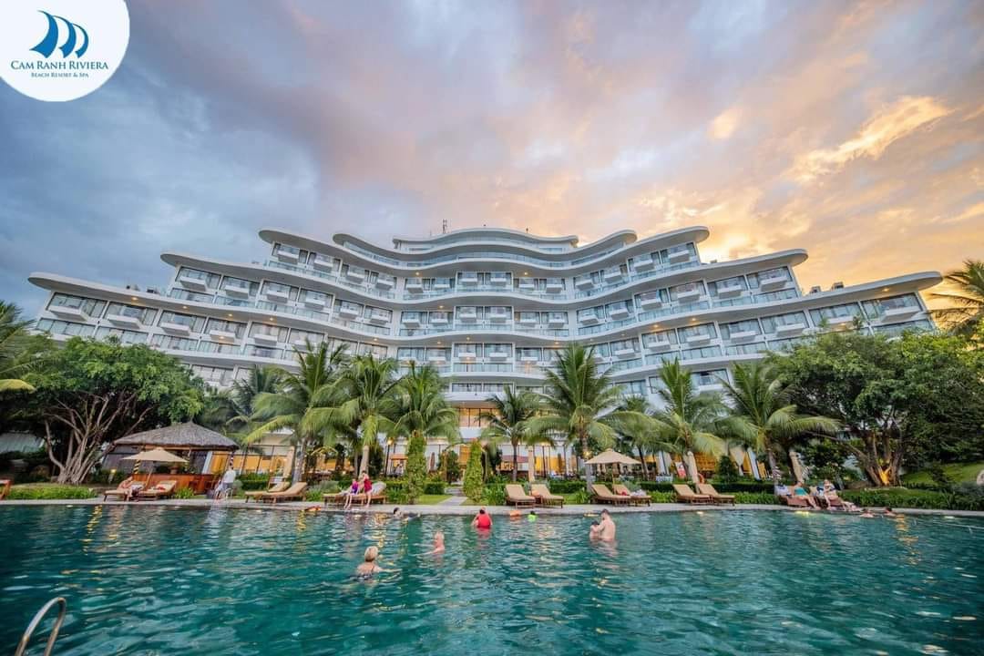 RIVIERA RESORT